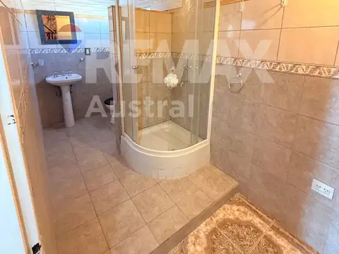 Casa 8 ambientes con 2 baños