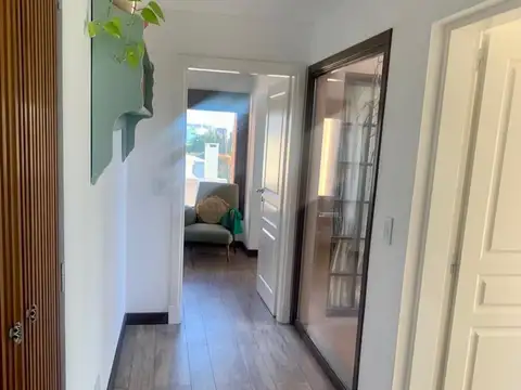 Casa en Alquiler con 2 cocheras