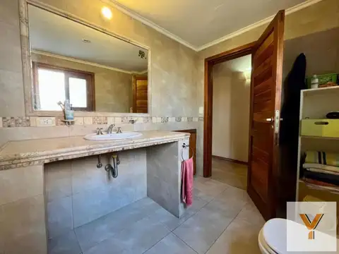 Casa en Venta - 5 Dormitorios 3 Baños - 1000mts - Mar Del Plata