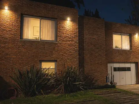 Venta Gran Casa en barrio cerrado Talar Chico
