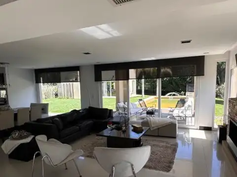 CASA EN VENTA TERRAVISTA 4 DORMS LOTE CENTRAL PRIVACIDAD