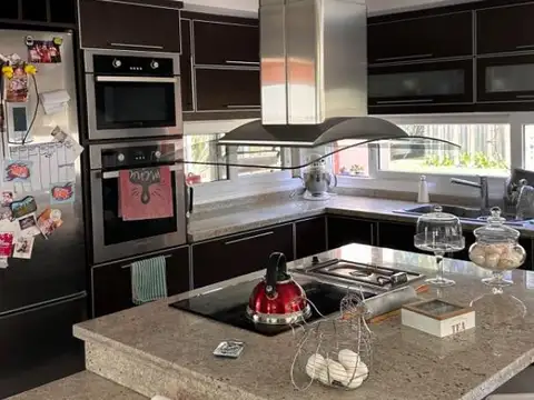 CASA EN VENTA TERRAVISTA 4 DORMS LOTE CENTRAL PRIVACIDAD