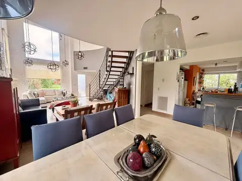 Casa en Venta con 2 cocheras