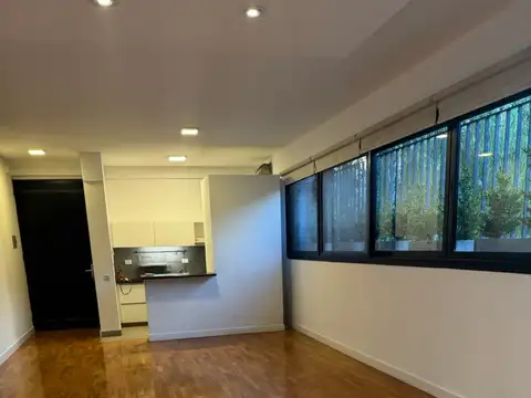 Oficina en Alquiler con 1 cochera