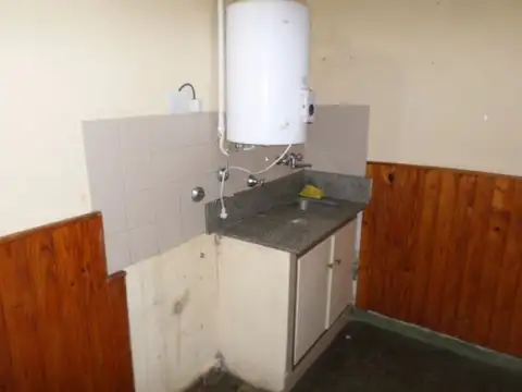 PLANTA BAJA AL FRENTE -  COCINA SEPARADA - SIN EXPENSAS