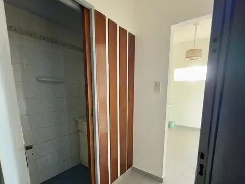 9 1200, Piso 1