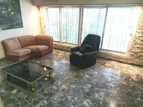 Casa en Venta en Castelar, USD 290.000