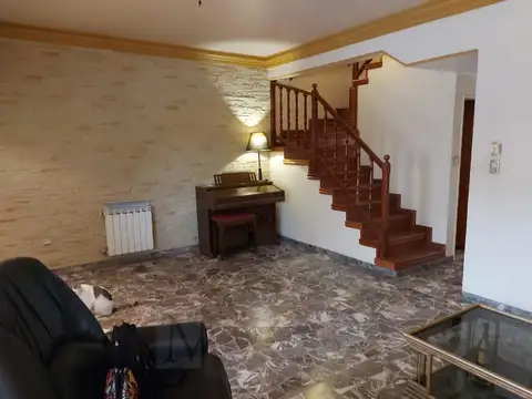 Casa 5 ambientes con 4 baños