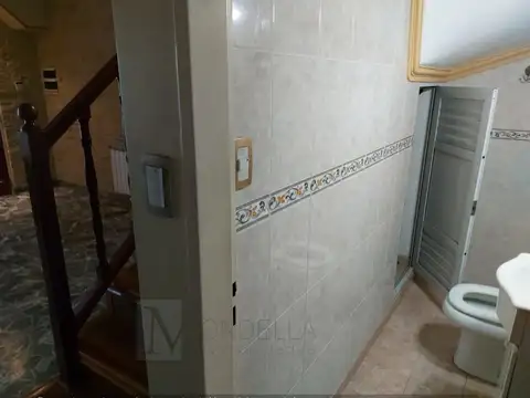 Casa en Venta con 3 cocheras