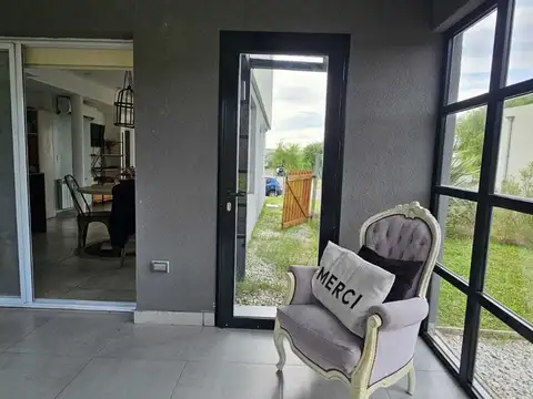 Casa en Venta en Pilar del Este - Santa Elena, USD 162.000