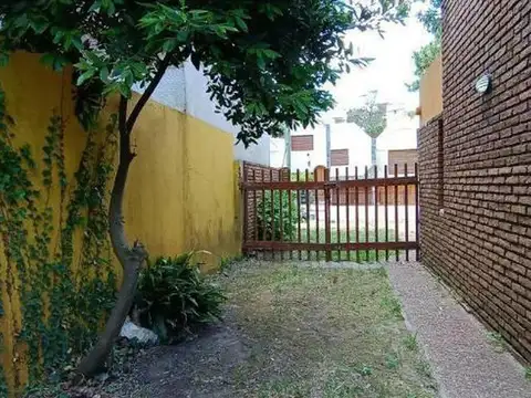 Casa en venta - 3 Dormitorios 2 Baños - Cochera - 600Mts2 - San Bernardo del Tuyú