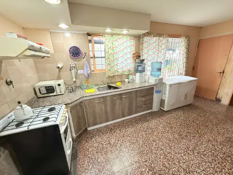 Casa 4 amb con cochera cubierta en Adolfo sourdeaux