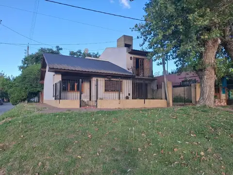 Oportunidad ! Casa 4 Dormitorios Cochera Jardin