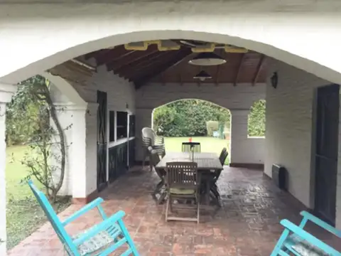 Casa en Venta con 2 cocheras