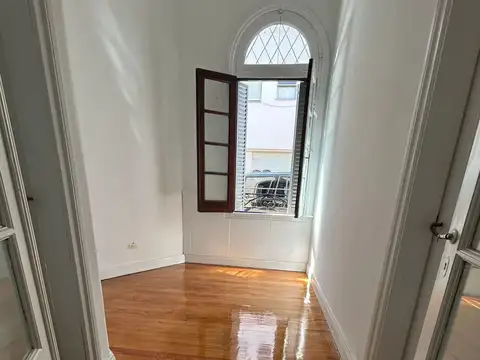 Casa en alquiler c/ cochera en Parque Patricios