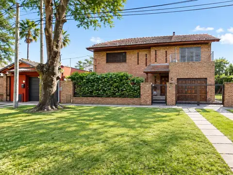 Casa en Venta de 6 Ambientes en Boulogne Sur Mer con Jardín, Cochera y Playroom