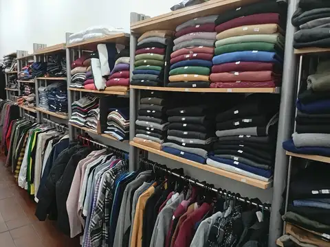 Excelente local de Ropa para ingresar en la zona de Parque Avellaneda.