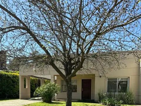 Casa en alquiler en San Patricio