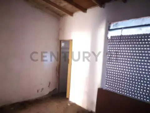 CASA A REFACCIONAR EN LOTE DE 10X30 MTS
