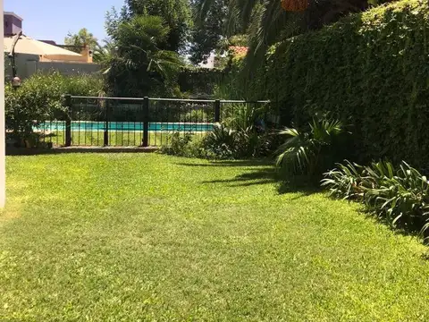 VENTA DE CASA DE 5 AMBIENTES EN ITUZAINGO NORTE - PERMUTA