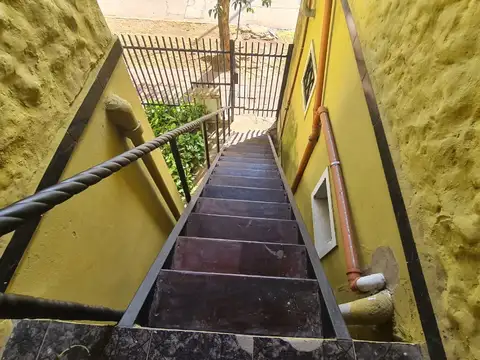 EN VENTA EN EL PALOMAR, 2 CASAS JUNTAS; EN PLANTA BAJA HERMOSA PROPIEDAD DE 4 AMBIENTES - FICHA 8499