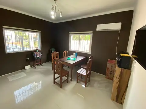 CASA EN VENTA - Castelar.