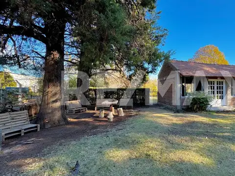 Casa en Venta con 2 cocheras