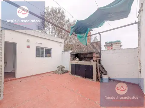 Casa 5 ambientes con 2 baños