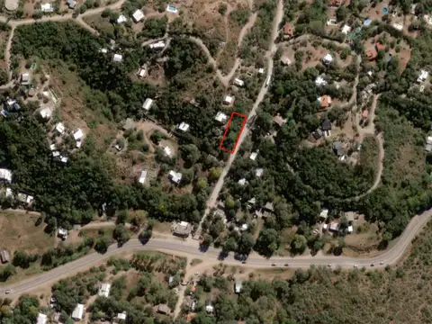 Lote ESQUINA en OPORTUNIDAD de 879 m2 en La Serranita