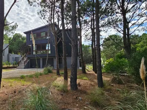 Casa 7 ambientes con 4 baños