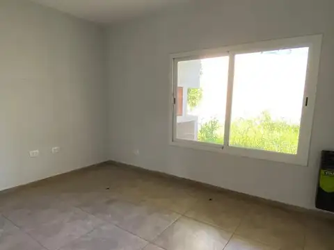 Depto Tipo Casa en Alquiler con 1 cocheras
