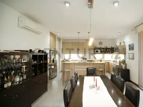 Casa 4 ambientes con 2 baños