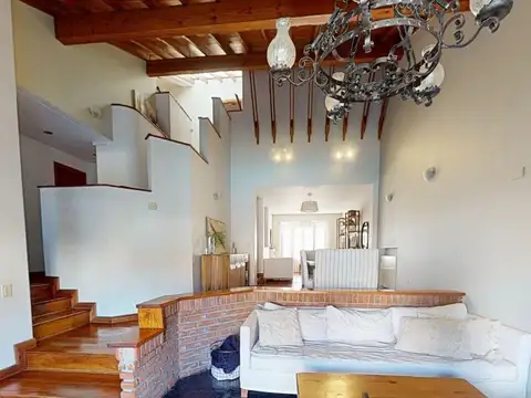 Casa en Venta con 2 cocheras