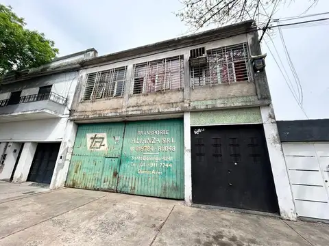 Moreno 3400, amplio galpon a metros de bv Segui.