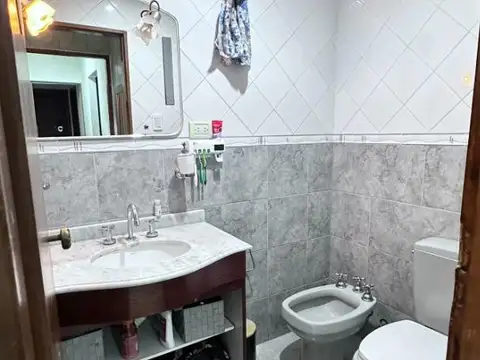 Casa en Venta de 6 Ambientes en Adrogué