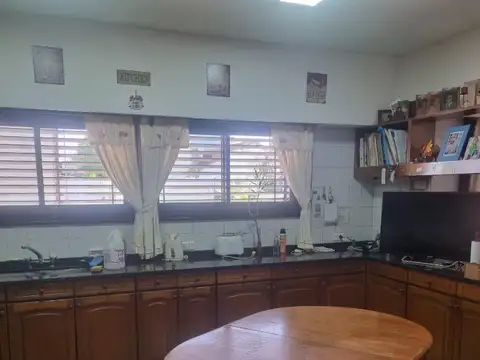 Casa en Venta con 4 cocheras