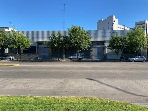 ALQUILER ESPECTACULAR DEPOSITO COMERCIAL EN MORON