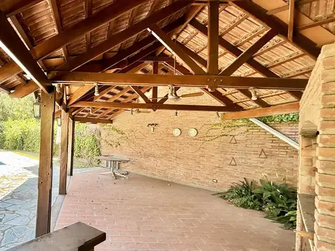 Casa en Venta con 4 cocheras