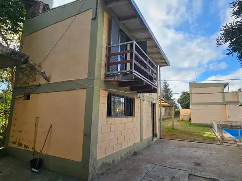 Casa 6 ambientes con 2 baños