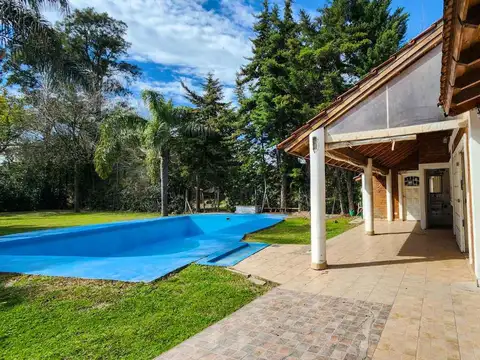 Casa en Alquiler con 2 cocheras