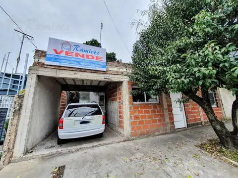Casa En Venta 3 Amb. A Reciclar Zona Comercial - Ituzaingó *Vendido*