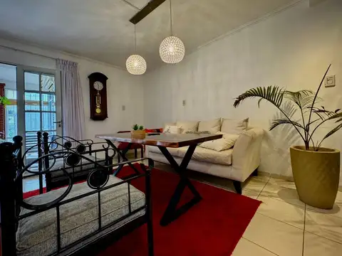 Casa 8 ambientes con 3 baños