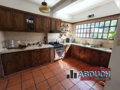 Casa 5 ambientes con 2 baños