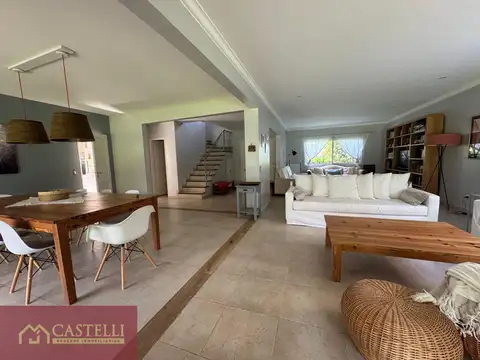 Casa 5 ambientes con 2 baños