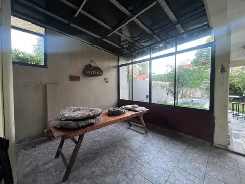 Casa en Alquiler con 2 cocheras