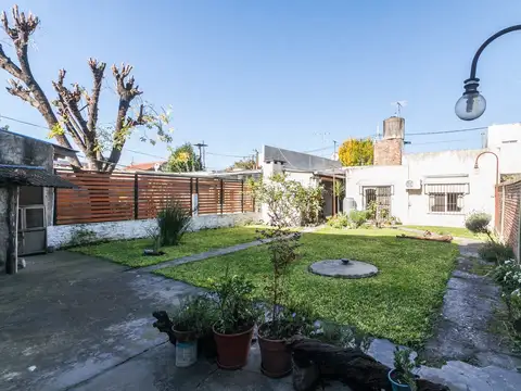 VENTA CASA 3 AMB.  JARDIN Y LOCAL SAN FCO. SOLANO