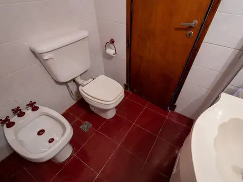 CASA 3 AMBIENTES Y GRAN PARQUE BARRIO CONSTITUCION