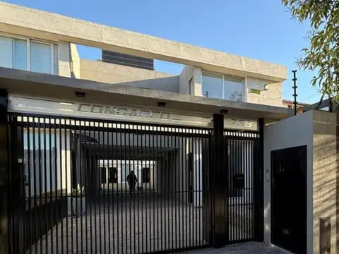 EXCELENTE DUPLEX 4 AMBIENTES CON COCHERA, JARDIN Y 3 BAÑOS. SE ACEPTA PERMUTA Y VEHICULOS. OPRTUNIDAD. ITUZAINGO
