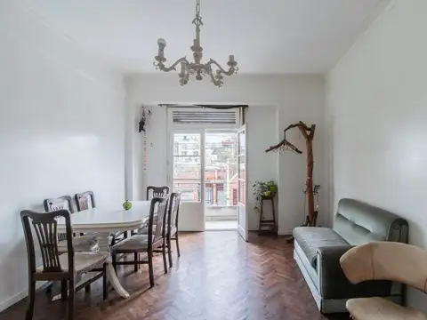 VENTA PH CUATRO AMBIENTES EN VILLA CRESPO PRIMER PISO POR ESCALERA SIN EXPENSAS