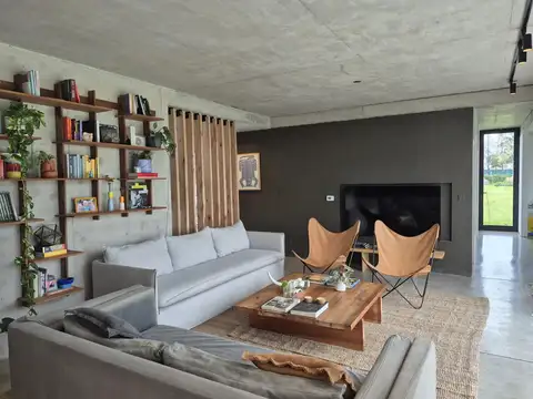Casa 5 ambientes con 3 baños